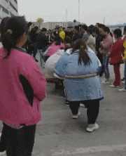 妹子|搞笑GIF:妹子什么事笑得这么开心