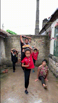 寓意|搞笑GIF:朋友的店请人做的,据说寓意是吃不完的面