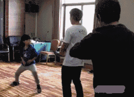 敬明|每日GIF：郭敬明侵犯李枫跟陈学冬？美女遭卡车碾压竟毫发无伤