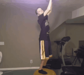 小伙子|搞笑GIF:小伙子下次站的这么高的时候,还是不要随便乱动了。