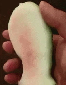 妹子|搞笑GIF：下雨了，下雨了，好大哦