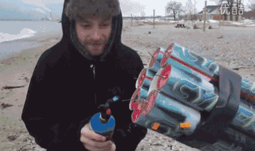 老爸|搞笑笑话:老公洗澡去了,他手机上一个女性朋友发信息来:在干嘛