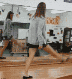 单间|好想从后面帮她推一下