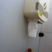 面包车|搞笑GIF：到底是先有的树，还是先有的车，这树这辈子也值了，至少坐过面包车