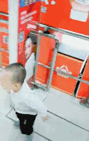 脸皮厚|搞笑动态GIF图: 以前听人说脸皮厚可以伤人我总是不信。