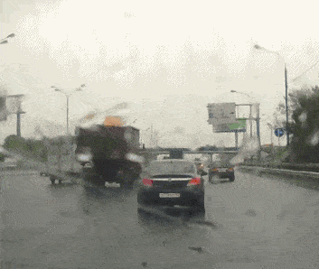 妹子|搞笑GIF：你每天的出行都是这样的吗？真是太霸气了！