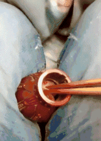 妹子|搞笑GIF趣图：大哥，你这有点太坏了，真是给妹子吓到了