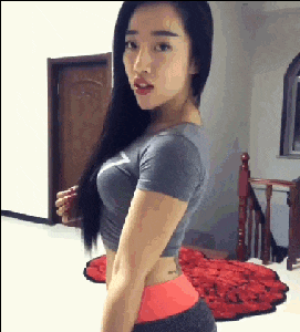 妹子|搞笑GIF：不容易啊，今天终于睡上了羽绒垫！