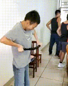 大神|搞笑GIF：这妹子说的什么大神翻译下