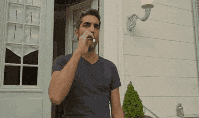 潜水衣|搞笑GIF:第一次抽电子烟的时候,太尴尬了