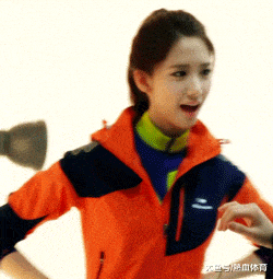 大哥|搞笑GIF趣图:请问,你把车停进去了,然后怎么出来?