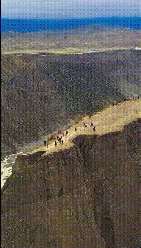 哪位|搞笑GIF图:这样的老婆,哪位大哥舍得留她一个人在家啊!