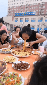 来人|搞笑GIF：来人哪，把这货拉出去斩了！