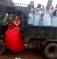 避暑山庄|搞笑GIF:女朋友非要做双眼皮,作为厨师的我亲自上了