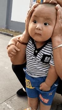 鞭炮|搞笑GIF:第一次放鞭炮,耳机一定要捂紧了!