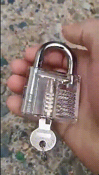 士奇|搞笑gif趣图:啥意思,趁我不能移动欺负我是不