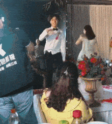 塔吊|搞笑GIF趣图：为了生活，开塔吊的妹子