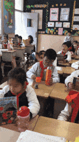 危险|搞笑GIF趣图:美女，第一次骑车吧，感觉太危险了啊！