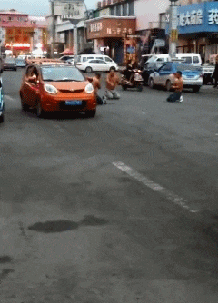 波水|搞笑GIF：车开得太任性了，这是玩的哪一出