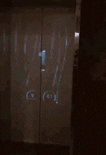 迪拜|爸妈吵架时 中间试图拉架的我如同这辆蓝车!