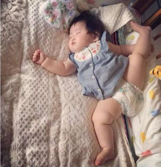 老公|璐璐搞笑同盟“之”103期:孩子的睡姿醉了,一定要坚强的活下去