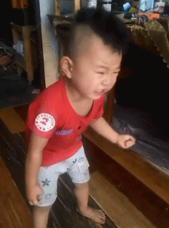 妹子|搞笑GIF趣图:这妹子才是真正的老司机!一般人骑不了这个车子。