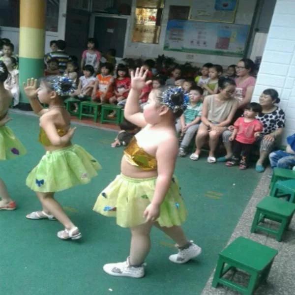 姑娘|搞笑GIF：姑娘，你有想过人家车子的感受吗