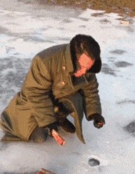 怪怪|爆笑GIF: 这场景总觉得哪里怪怪的