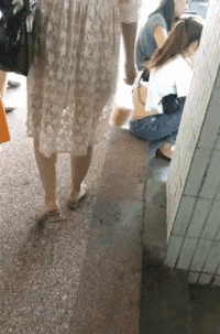 妹子|搞笑GIF：身材好就是任性 不服你来试试呀