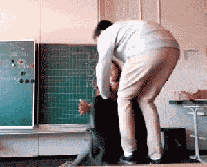 心坎|搞笑gif趣图：看看我是怎么让爱车如命的人借车的，一定要说到对方心坎里才行