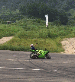 四两拨千斤|爆笑GIF: 这招叫四两拨千斤