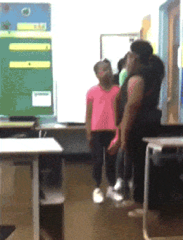 嫂子|开心笑话：超市碰到女友在收银