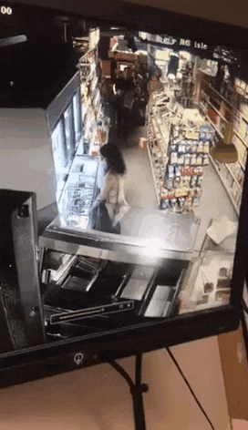 媳妇|搞笑GIF趣图:你这技术高啊!掉了的东西不用手就可以捡起来!