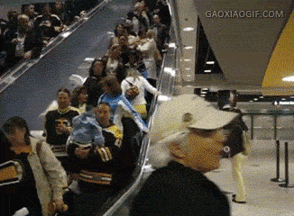 搞笑|搞笑GIF动图:为了能下一个结婚,女人们都拼了!