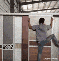 脑袋|搞笑GIF:“你脑袋被门夹了吗?!”