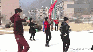 肘子|搞笑GIF趣图:大哥,大肘子虽然好吃,但你这吃相真难看