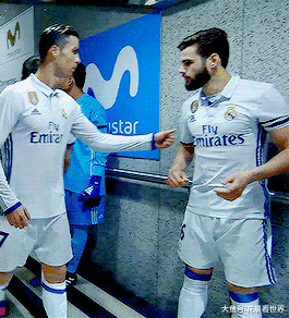 后坐力|搞笑GIF：这可是亲妈，亲的啊！爱吃手的习惯只能这样对付你了！