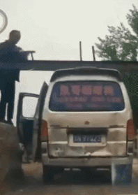 学习|爆笑GIF图：大哥有绝招啊，值得学习！