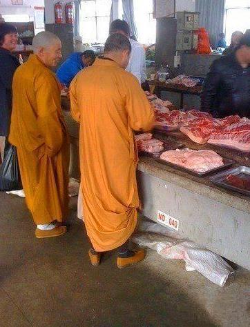 妹子|姑娘，你穿成这样出门，不怕衣服会掉下来