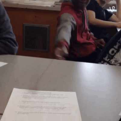 难受|搞笑GIF:刚才的到底是谁!在干什么啊!弄的我好难受!