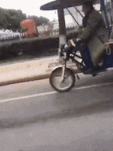 三轮车|搞笑GIF: 隔着屏幕都闻见了臭, 哈哈哈
