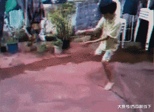 大气|搞笑GIF: 此子必成大气!
