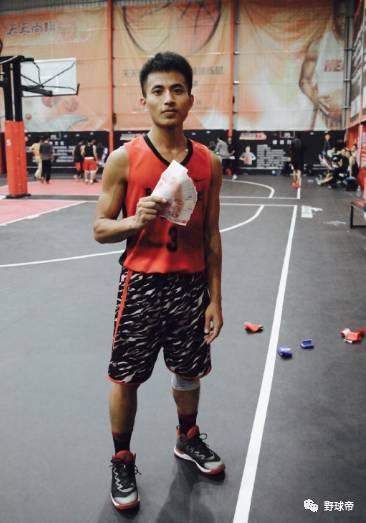兄弟|身高171，路人王7冠王，他在大学联赛砍个50+信手拈来