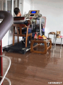 凉快|搞笑GIF：下去吧你！让你凉快凉快！