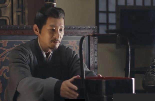 曹操送给荀彧一个空食盒荀彧看到后便立刻服毒自杀是何缘故