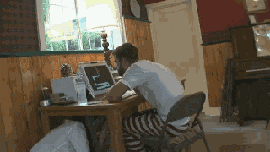 哥们|哥们你一定要忍住别笑, 不然会惹祸上身的！