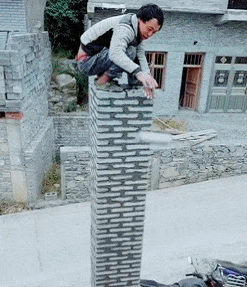 哥们|搞笑GIF：哥们，你用这个闹钟应该都不会赖床吧