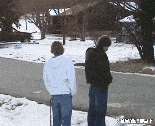 凉快|搞笑GIF：下去吧你！让你凉快凉快！