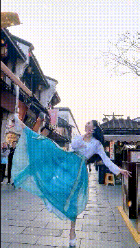 伴娘|搞笑GIF:妹子,别写了,队友要紧啊