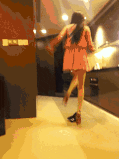 妹子|搞笑GIF：一言不合就劈叉！妹子你故意的吧？